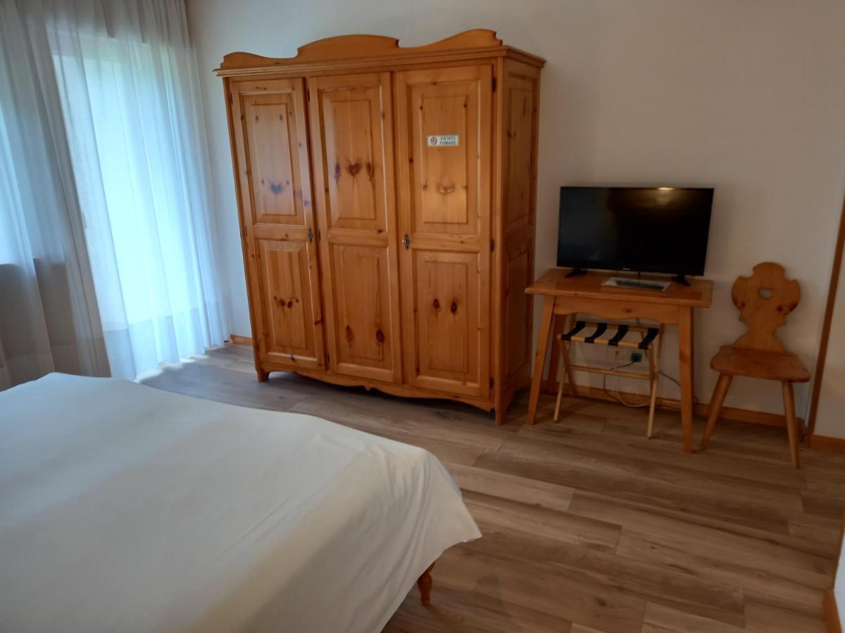 Albergo Scoiattolo ファルカーデ エクステリア 写真