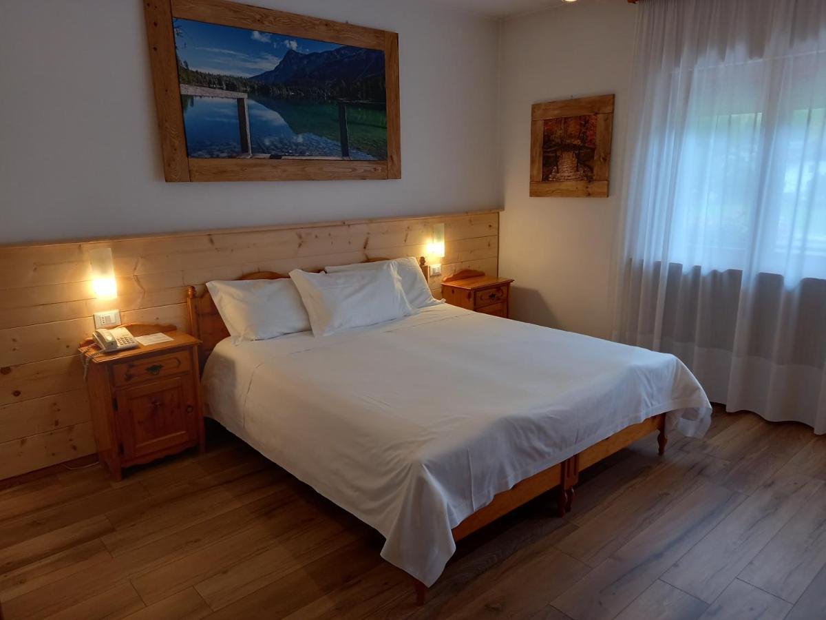 Albergo Scoiattolo ファルカーデ エクステリア 写真