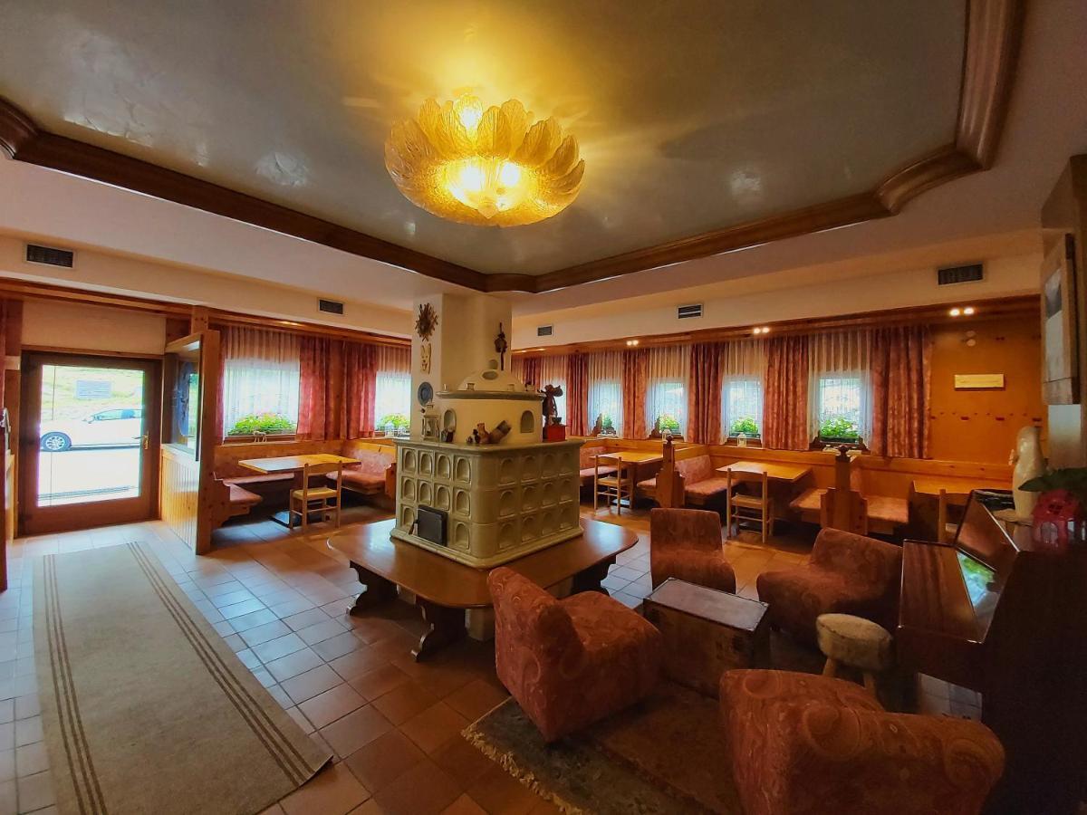 Albergo Scoiattolo ファルカーデ エクステリア 写真