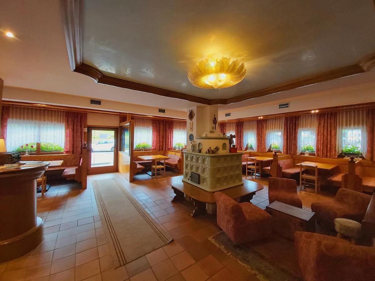 Albergo Scoiattolo ファルカーデ エクステリア 写真