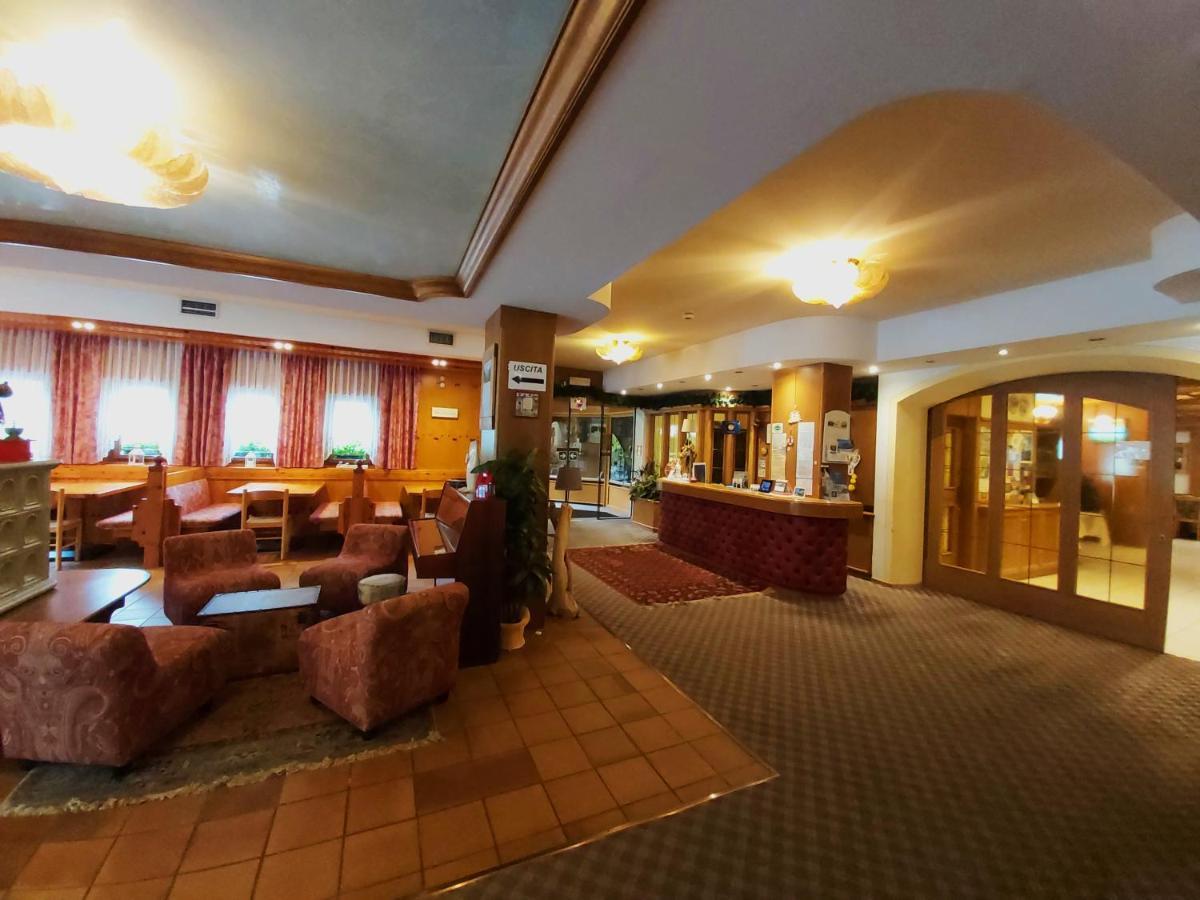 Albergo Scoiattolo ファルカーデ エクステリア 写真