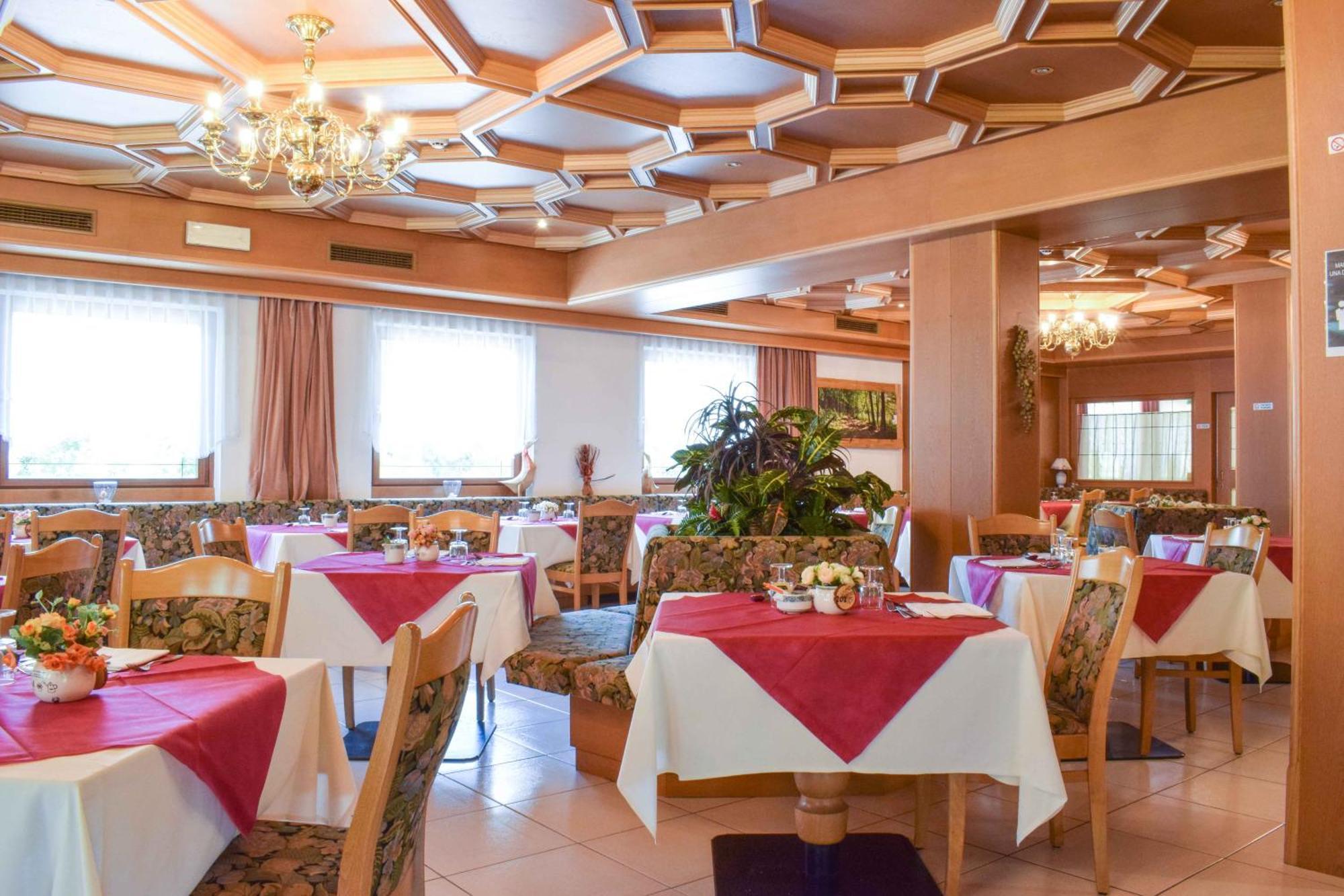 Albergo Scoiattolo ファルカーデ エクステリア 写真