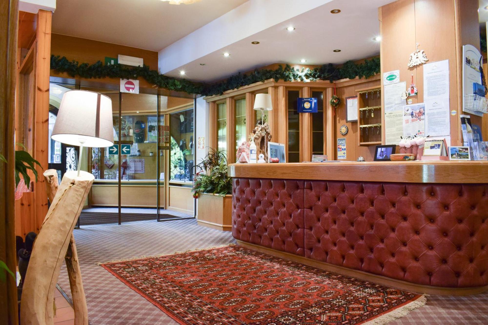 Albergo Scoiattolo ファルカーデ エクステリア 写真